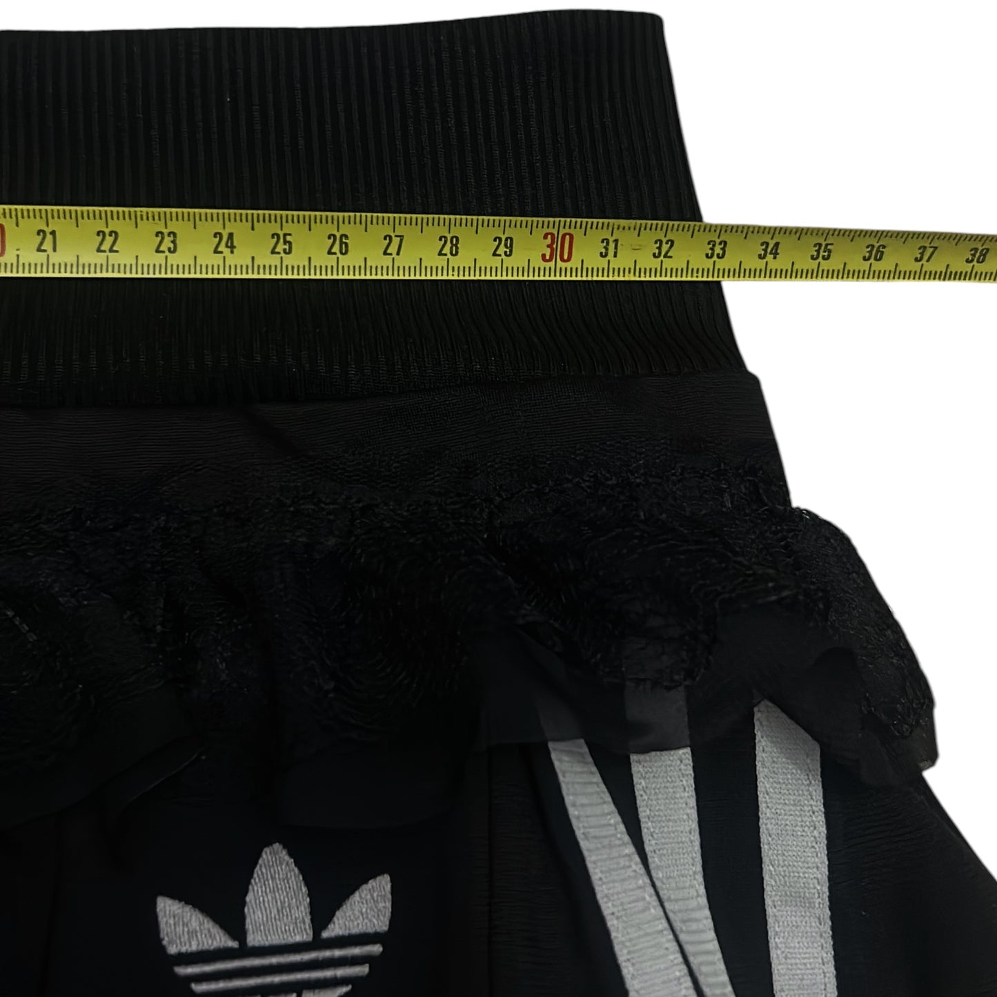 Adidas upcycle spódniczka w kropki groszki alternative coquette Y2K z koronką – unikat ♻️🖤