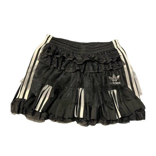 Upcycle spódniczko-spodenki z oryginalnej bluzy Adidas alternative coquette Y2K z koronką – unikat ♻️🖤