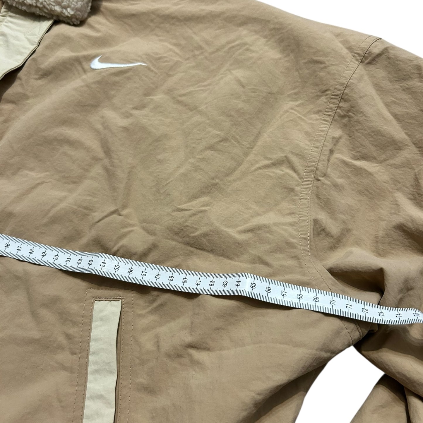 Kurtka damska Nike beżowa polarowa wiatrówka