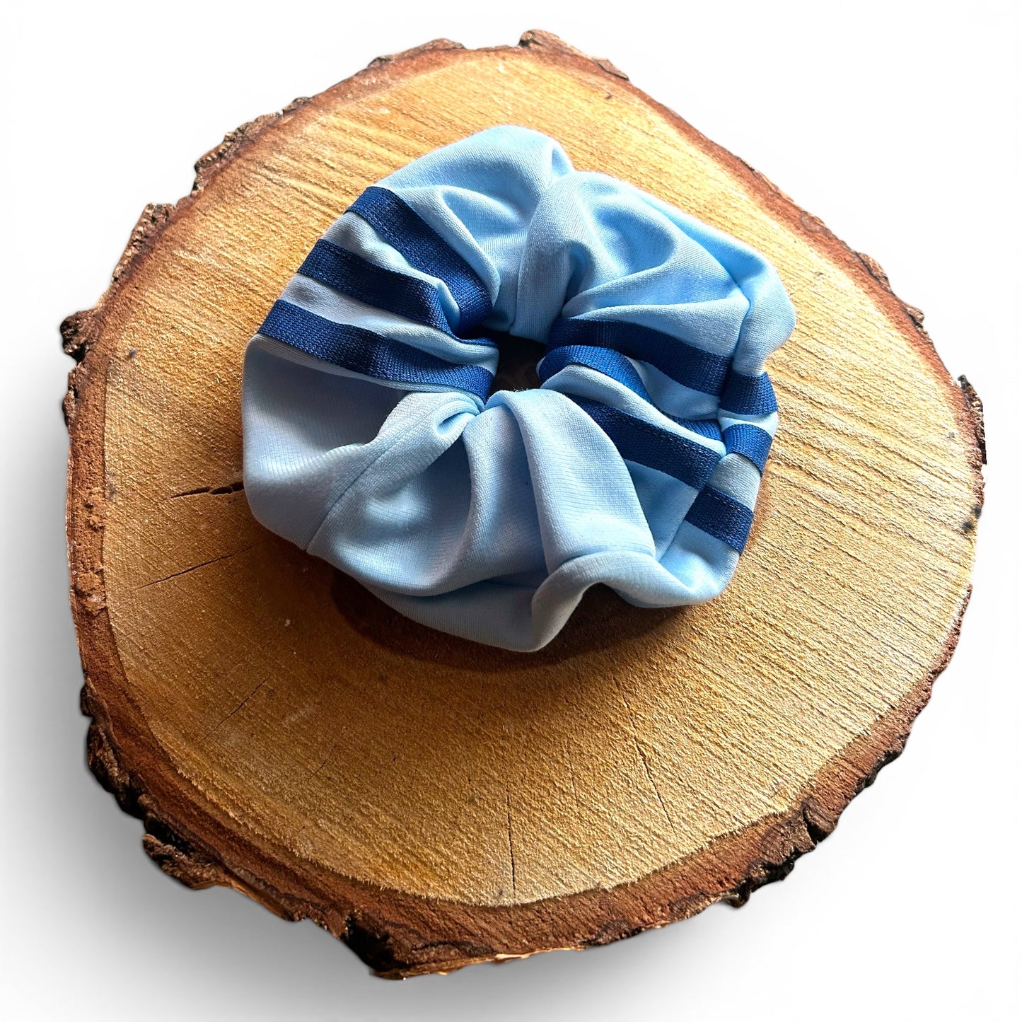 Upcycle gumka do włosów scrunchie Adidas niebieska handmade