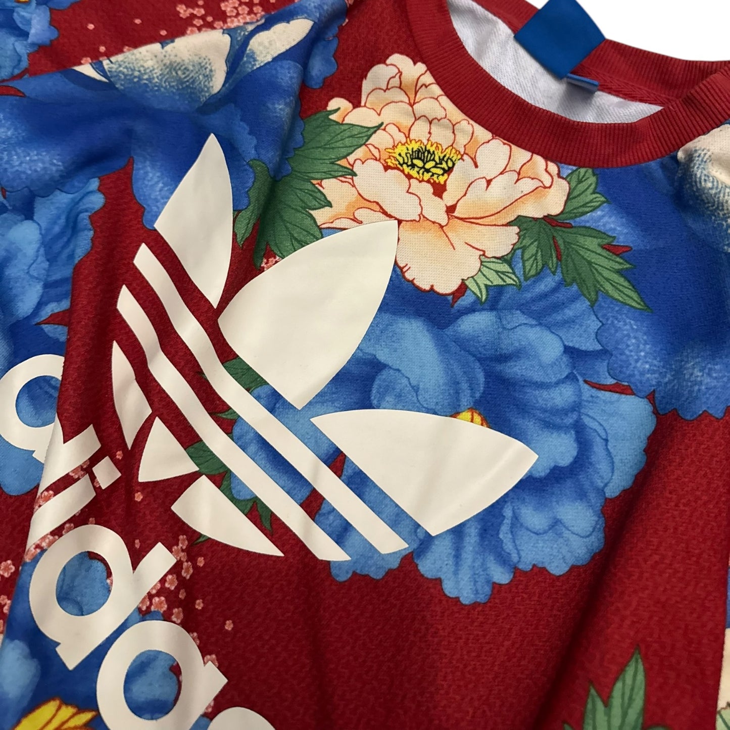 Bluza damska Adidas w kwiaty z kapturem