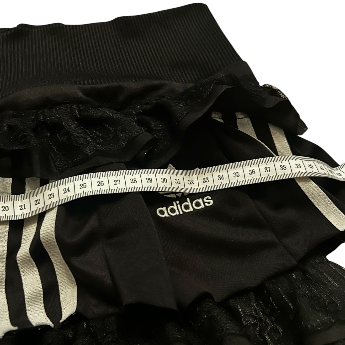 Adidas upcycle spódniczka w kropki groszki alternative coquette Y2K z koronką – unikat ♻️🖤