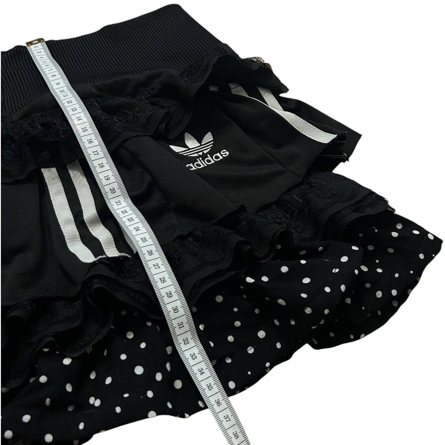 Adidas upcycle spódniczka w kropki groszki alternative coquette Y2K z koronką – unikat ♻️🖤